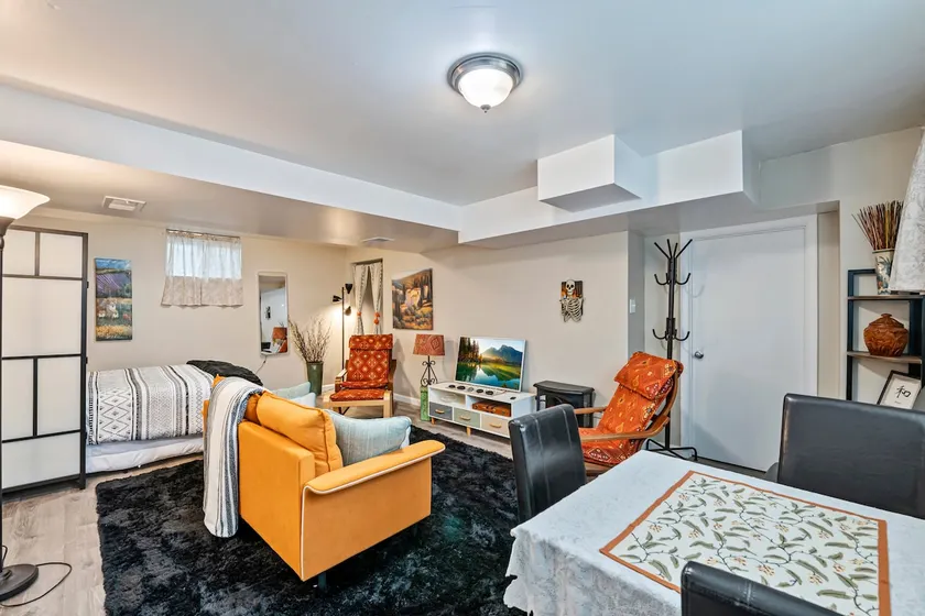 Cozy, Cool Retreat Near Mountains & Downtown - Image 1