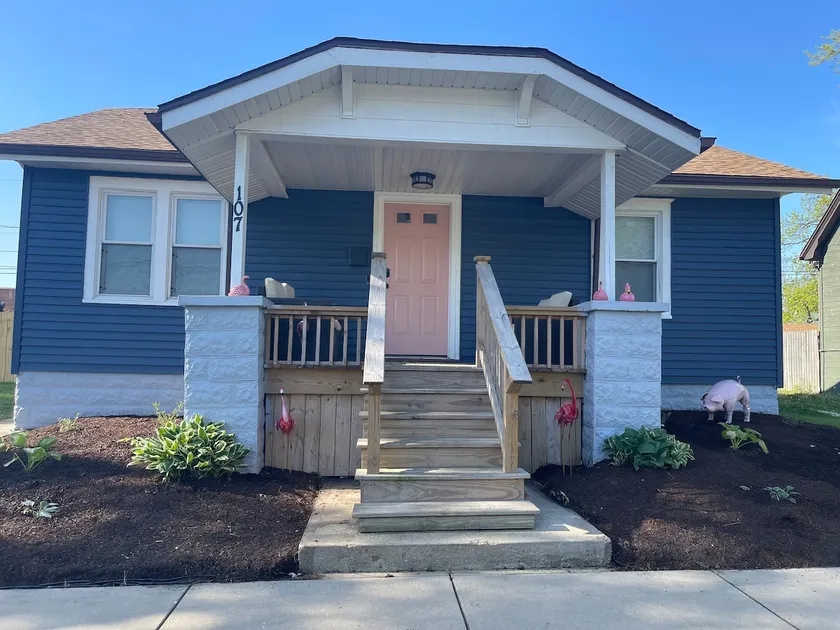 The Pink Flamingo House - Image 1