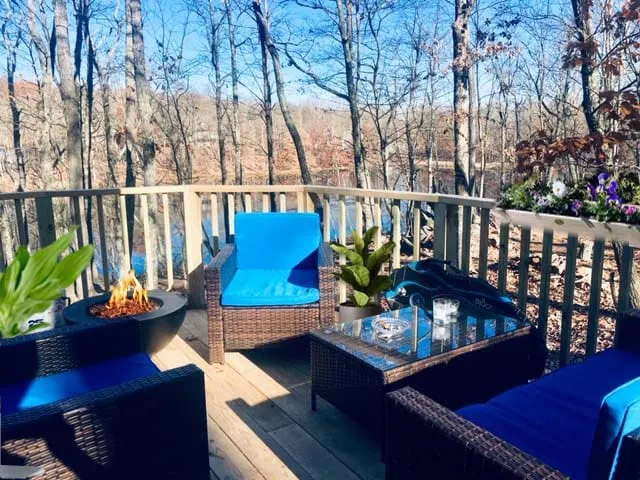 Cozy Cabin Waterfront/Pocono/Fire pit/ Pool table - Image 1