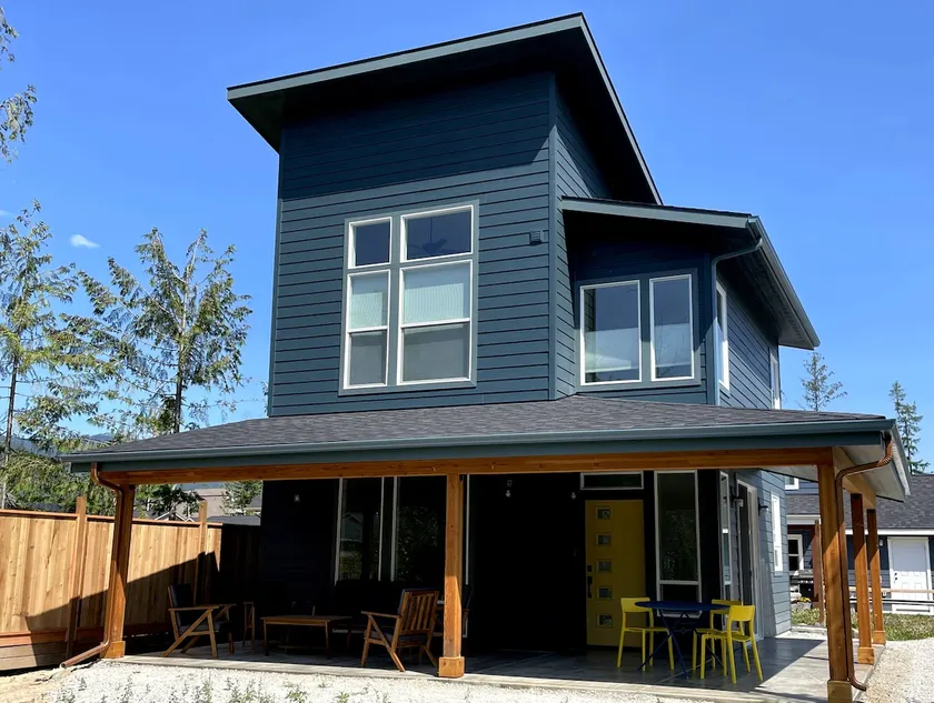New Lake & Ski Modern House - Image 1