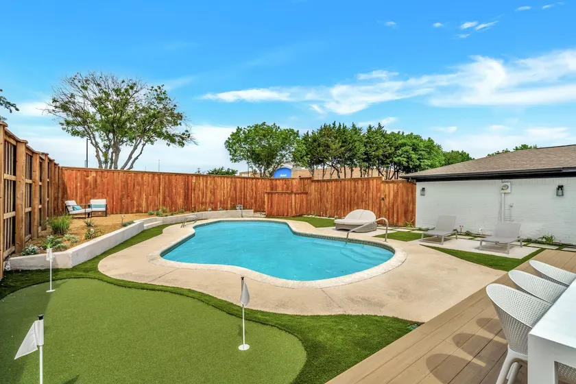 California Dreamin: Pool, Minigolf, and Grill - Image 1