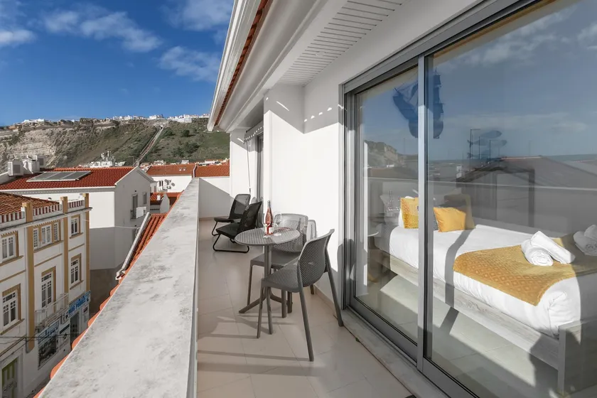 Sea View Apartment – Sunny Living Retreat - Image 1