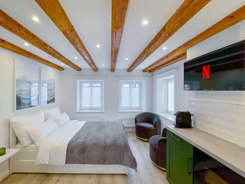 New bright studio apartment at city wall old town - Image 1