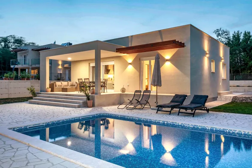 Villa Grace, a romantic single story villa with a pool - Image 1