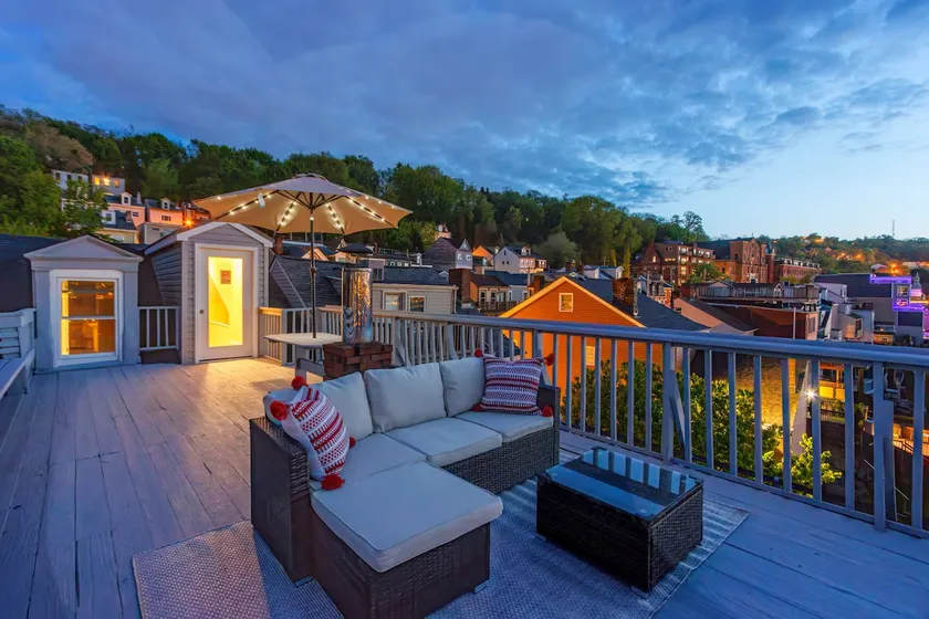 Skyline Views | Rooftop & Game Room | Sleeps 8! - Image 1