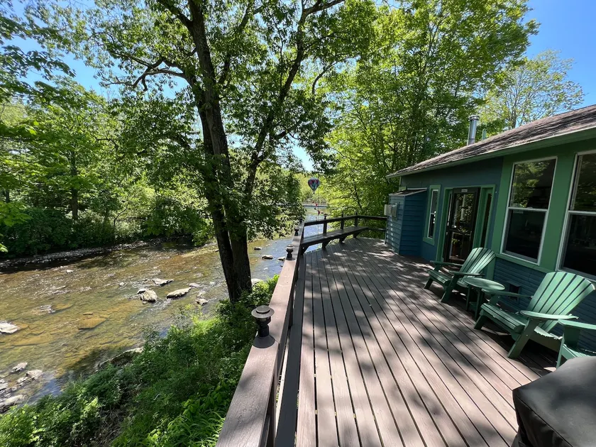 Cozy Cottage overlooking beautiful Loyalhanna Creek in Historic Ligonier! - Image 1