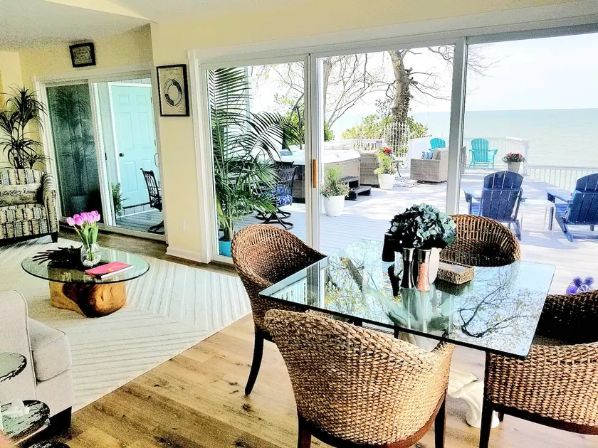 Upscale-Lakefront-Private Beach-Hot Tub-King-Pets - Image 1