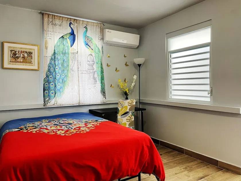 Small studio,20 min to SJU,5 mins to mall,WIFI - Image 1