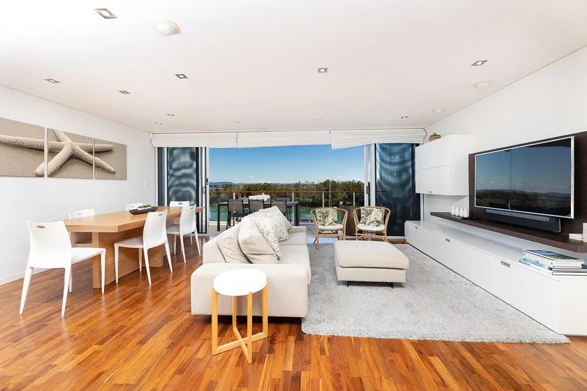 4 Bed penthouse with private roof top terrace - Image 1