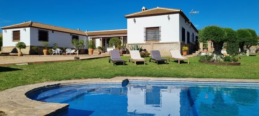 Spectacular Andalusian-style villa on a large estate - Image 1