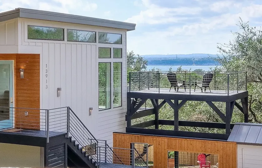 Walk to Lake Travis, Cowboy Pool, Lake Views - Image 1
