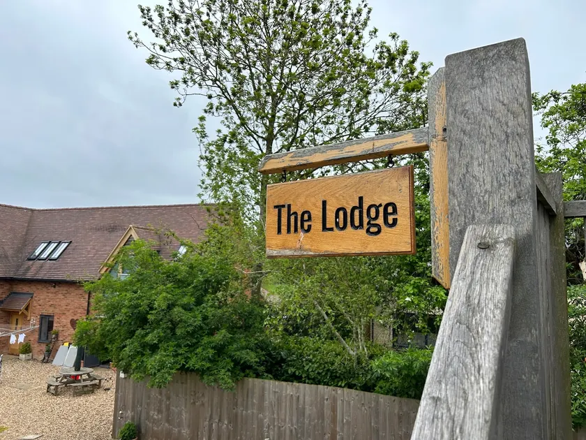 The Lodge - Guest House / Livery - Image 1