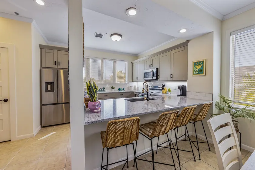 Private townhome steps from the beach and right next to the pool - Image 1
