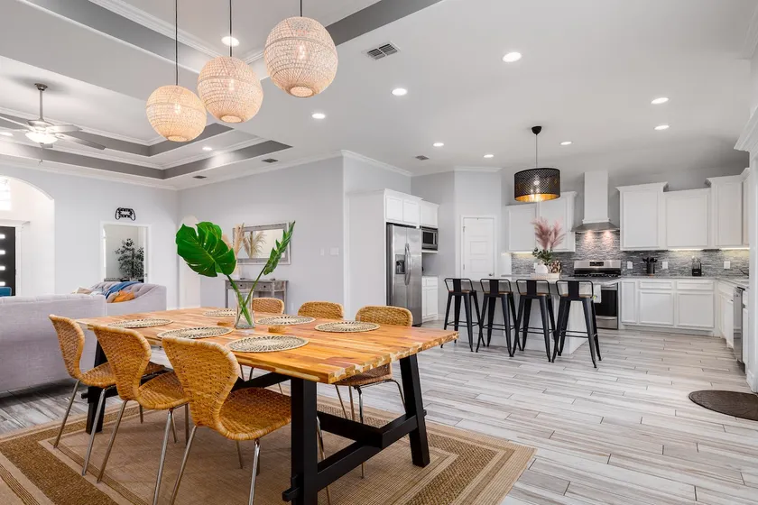 Spacious House Close to the Beach and Other Attractions - Image 1