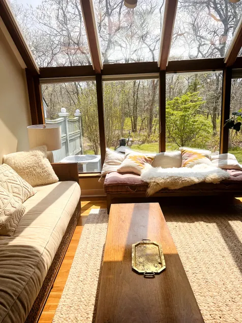 Sunny condo with pool, central to beach & town - Image 1