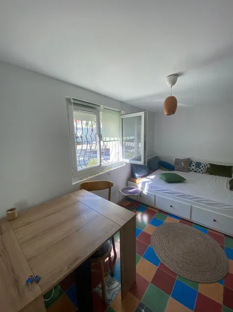 Studio in a private house - Image 1