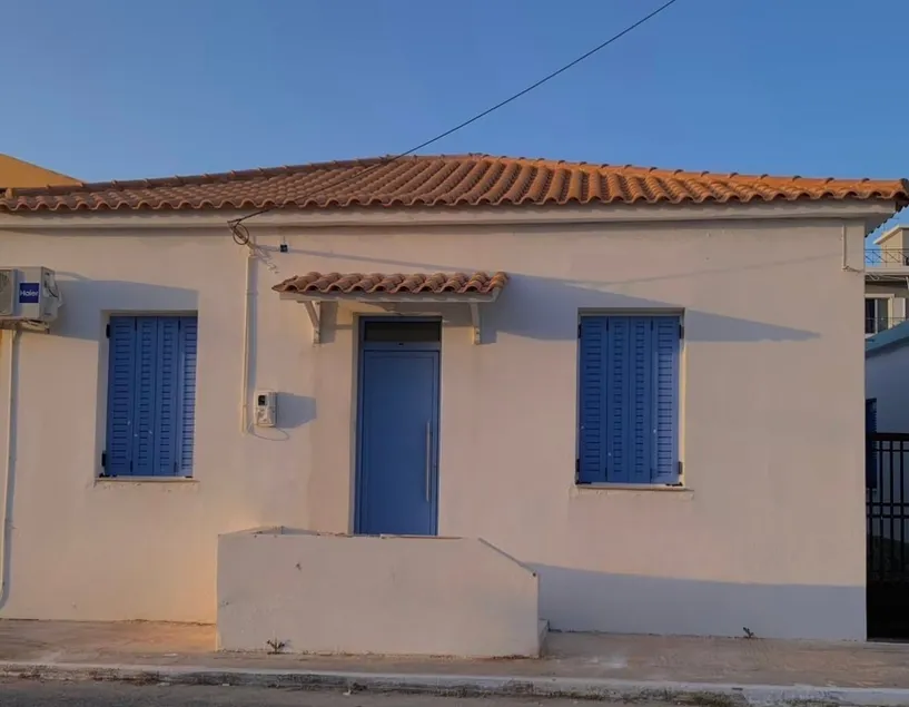 House by the harbor - Image 1