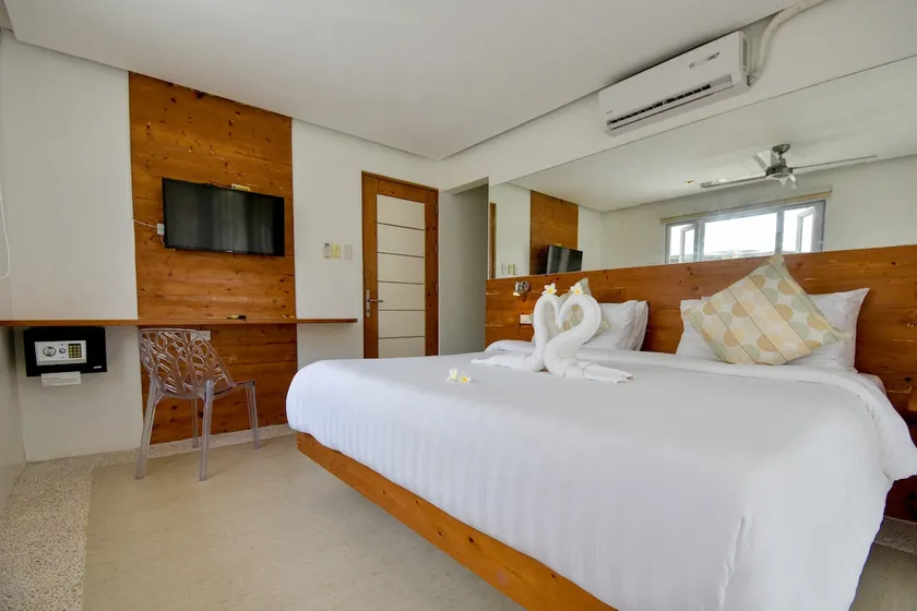 Modern & Private Condo: Steps From Beach - Image 1