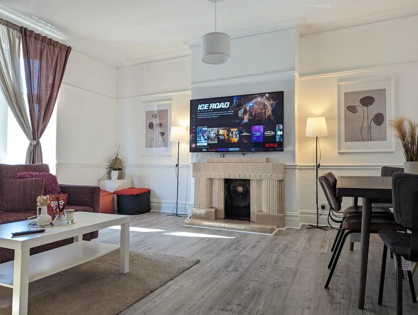 Beautiful 4 Bedroom Apartment - Sleeps 12 people - Image 1