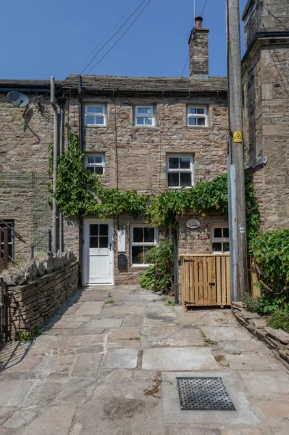 * 5 Star* Chapel Cottage, Log Burner, Dog Friendly - Image 1