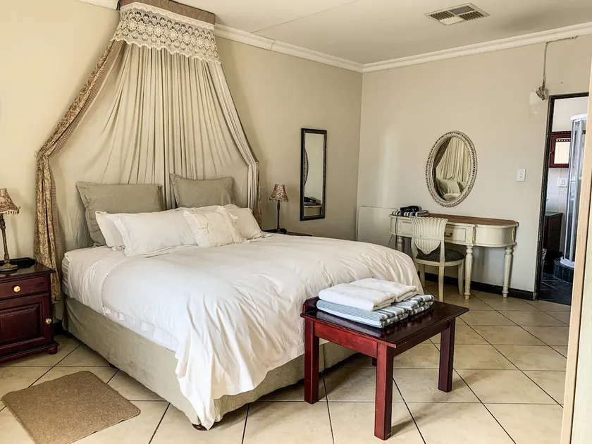 3-Bed Townhouse with Garage, Wi-Fi & Pool - Image 1