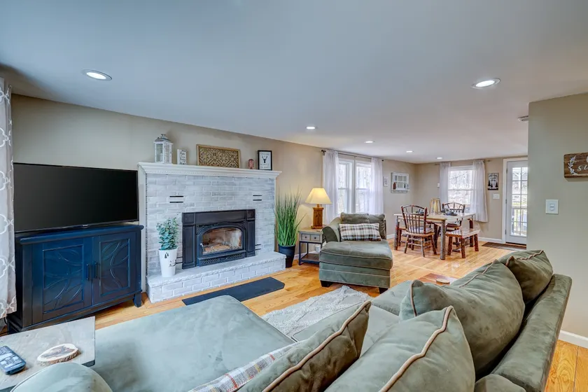 Cozy Hidden Gem | Arrowhead Lake | Family Focused - Image 1