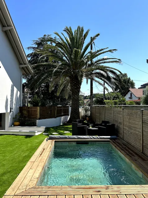 Accommodation with a private heated pool - Image 1