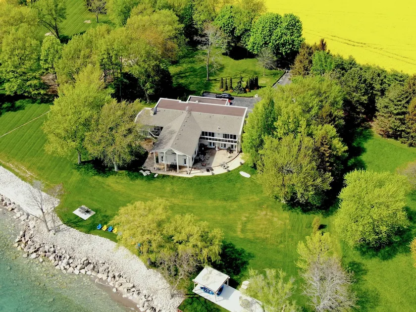 Private Waterfront Lakehouse - Image 1