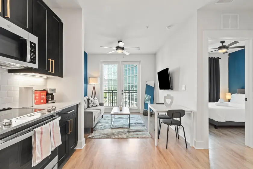 Beautiful 1BD | Walk to Raymond James Stadium - Image 1
