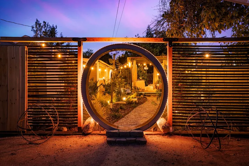 Nature-inspired home w/parking - Image 1