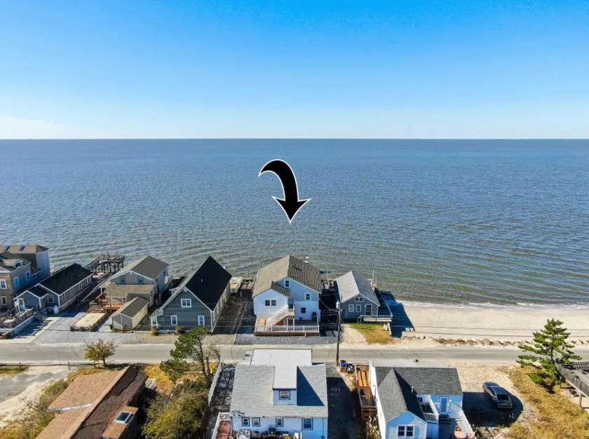 Large Bayfront Home Perfect for Multiple Families - Image 1