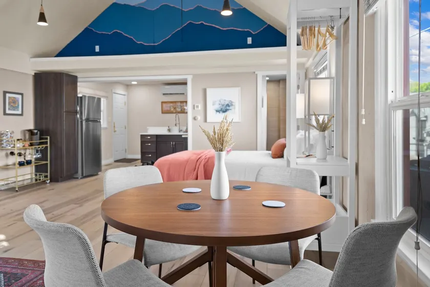 Beautiful Downtown Studio w/ AC! Walk Everywhere! - Image 1