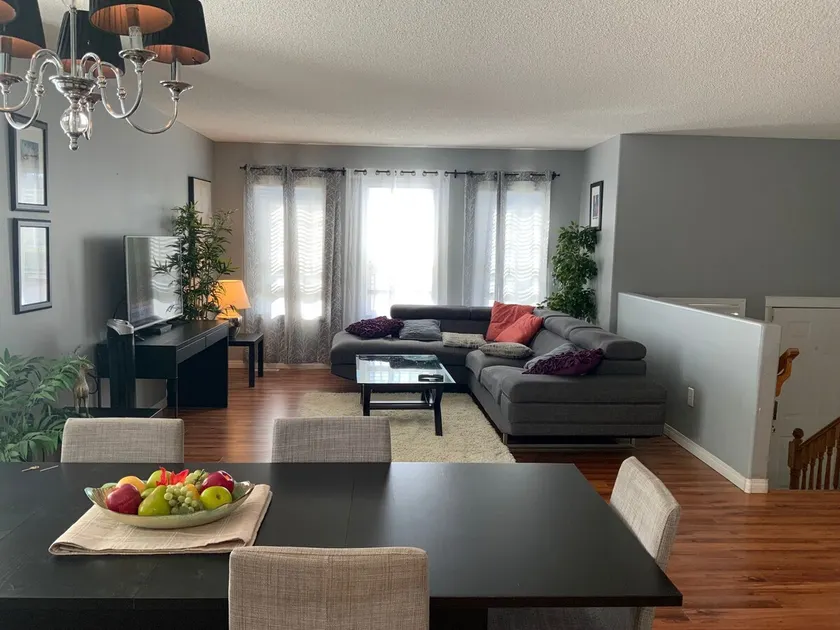 Fabulous 3-Bed Home w/ Front-Drive Garage - Image 1