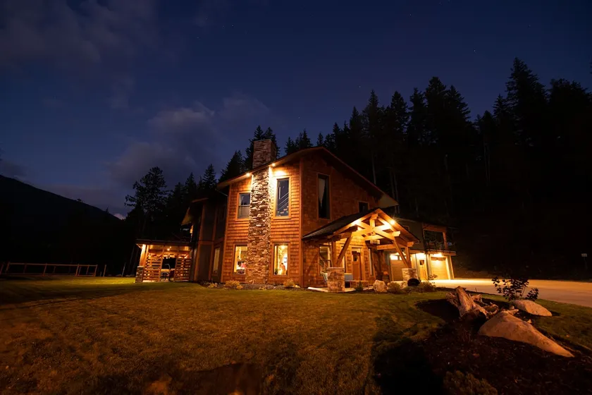 Crowbar Lodge: The Crowbar Suite - Image 1