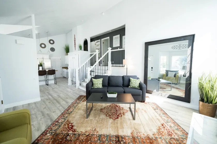 4bd rm | king | lux | fast WiFi - Image 1