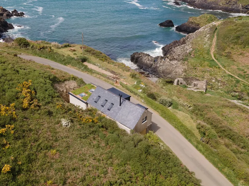 Cliff-top Cottage on Coast Path w/Panoramic Views - Image 1