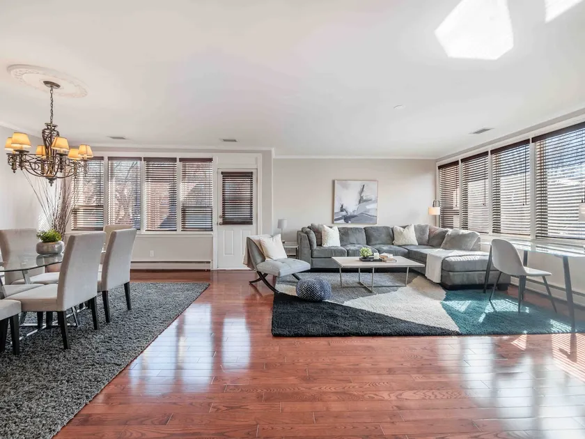Executive Suite in Forest Hill - Image 1
