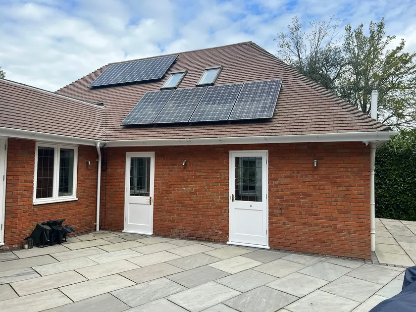 Private annexe in Old Windsor. - Image 1