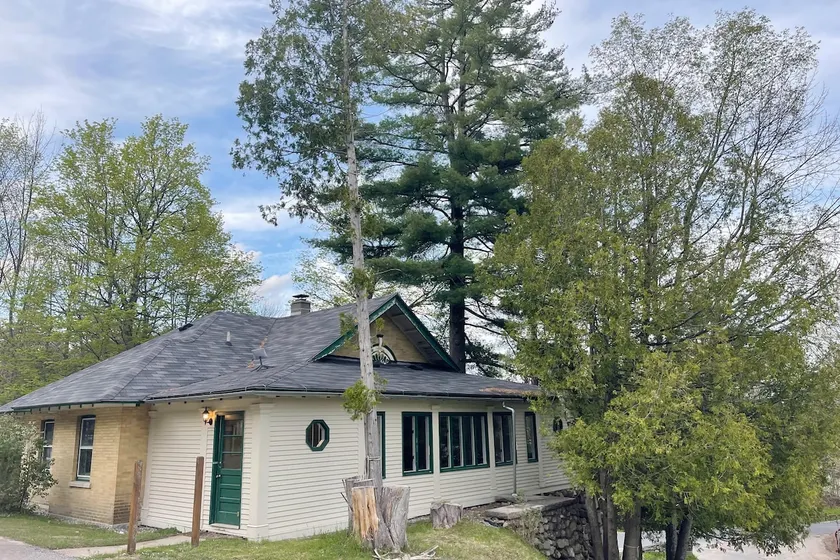 Phoenix Cottage - Image 1