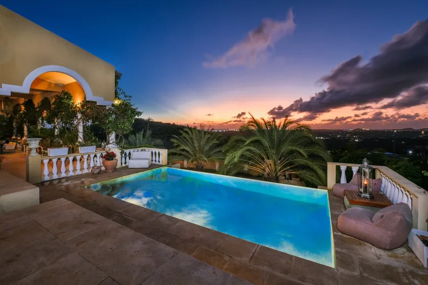 Mountain Villa ~ Infinity Pool ~ Majestic Views - Image 1