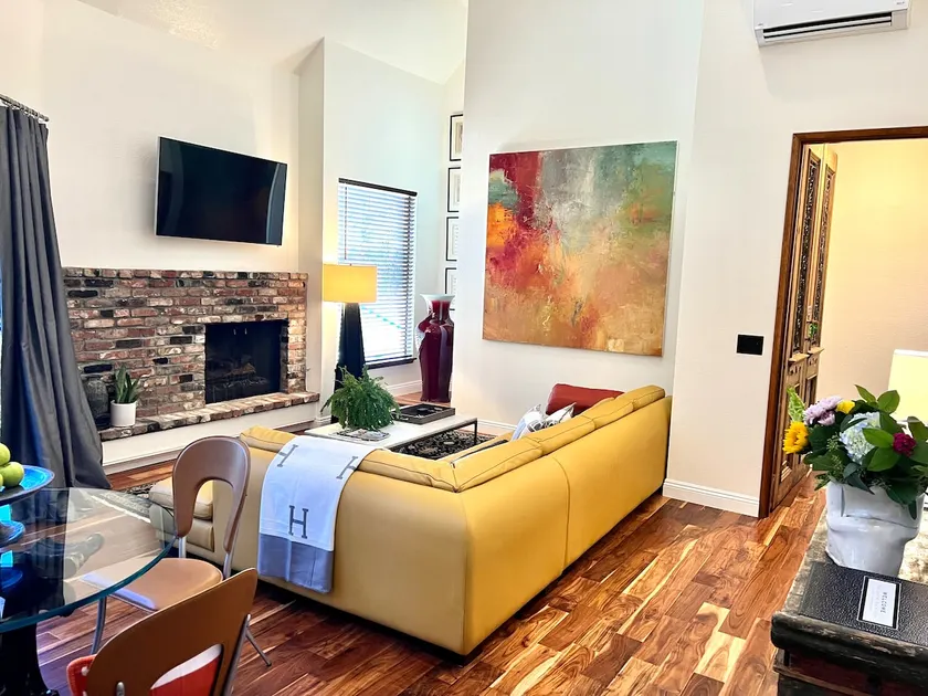 The Loft At Oak Street - Image 1