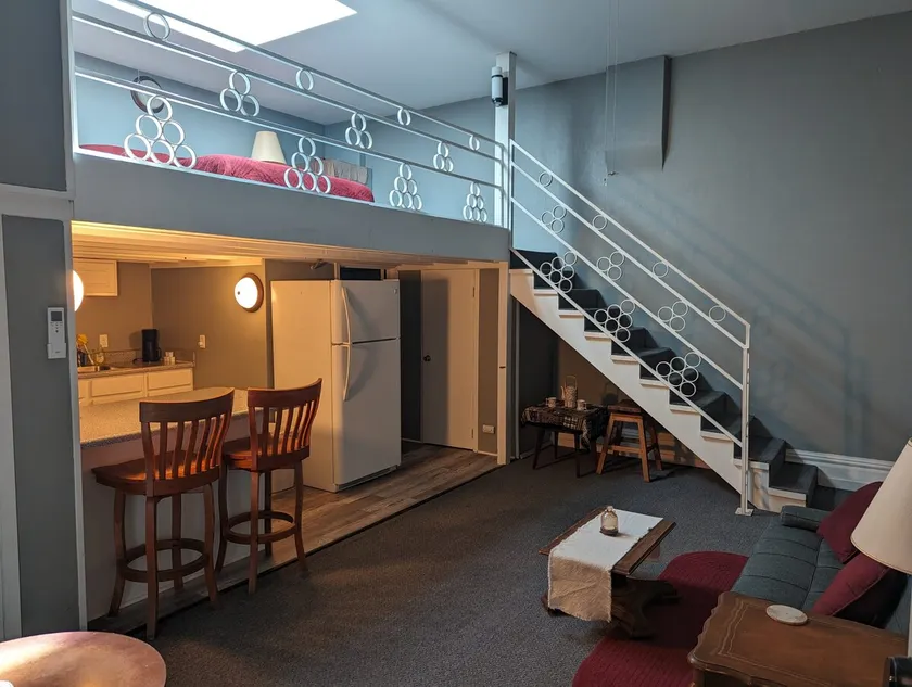 2 Bed Apt in the Heart of Robinson, Free Laundry - Image 1