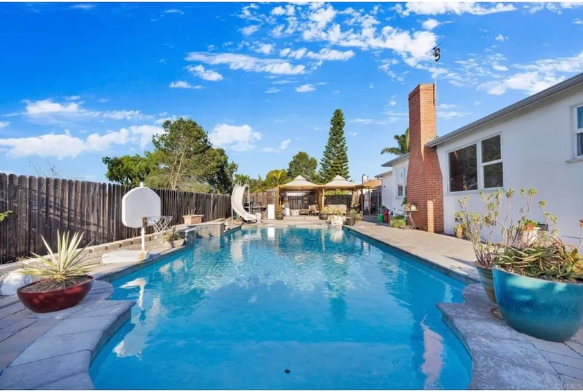 Relaxing Retreat with Pool - Image 1