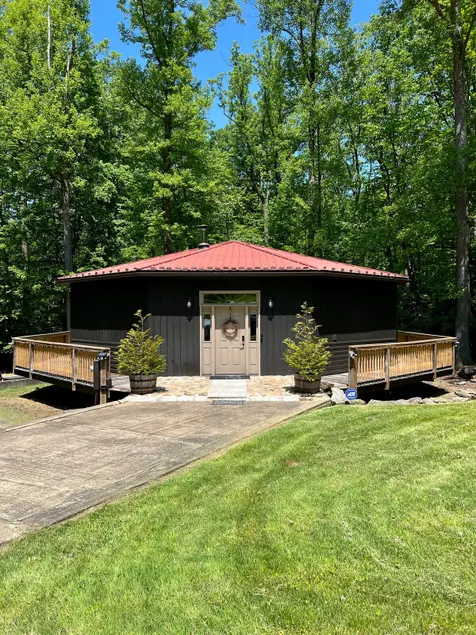 The Octagon at Bear Rocks - Image 1