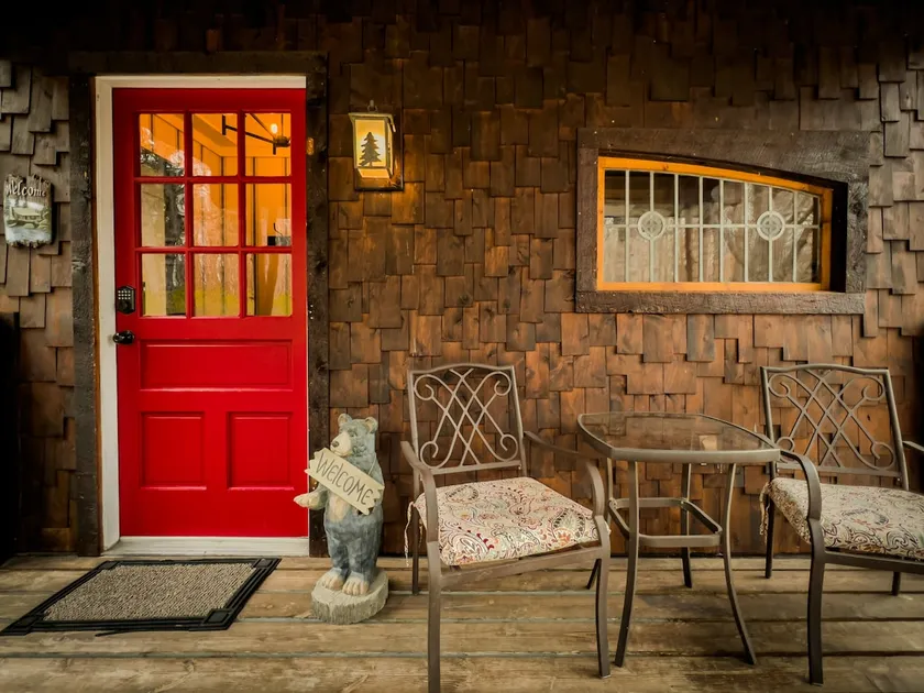 The Bears Den - Image 1