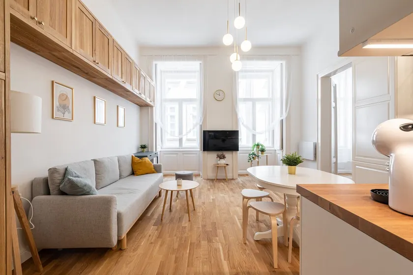 Sunset Treasure 3-BDR Apartment - Image 1