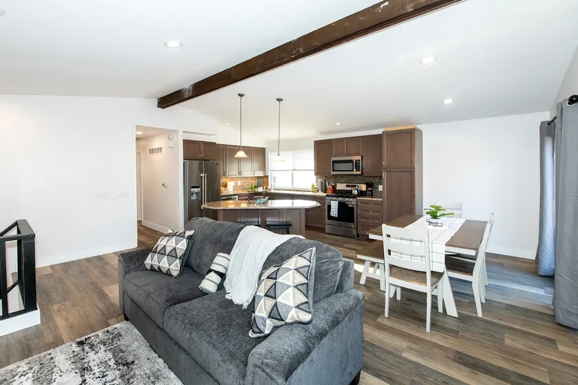 Family Friendly Home Near Parks and Dining - Image 1
