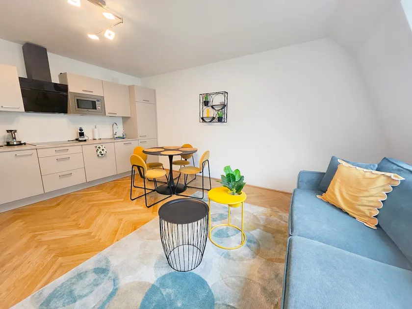 Freshly renovated Apartment in Trendy Area l HG21 - Image 1