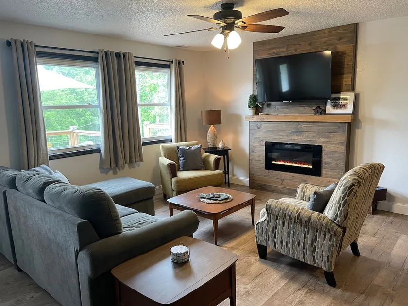 Deer Ridge-Sleeps 6-Shared Dock-Lake View! - Image 1