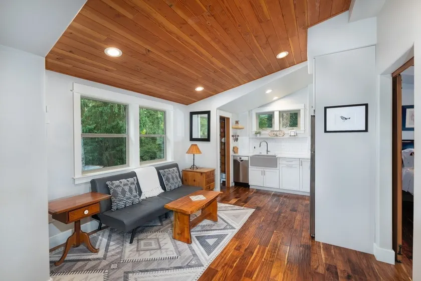 Charming one bedroom apartment in the forest. - Image 1